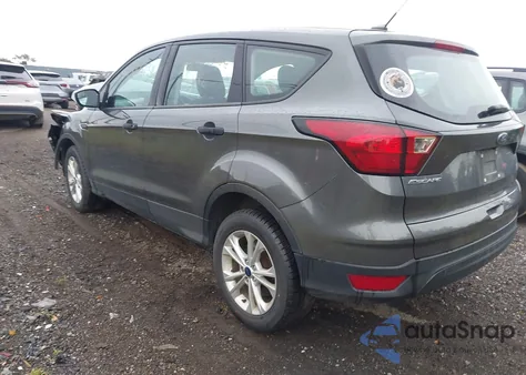2019 Ford Escape S z USA, uszkodzony, nr VIN 1FMCU0F78KUC27319